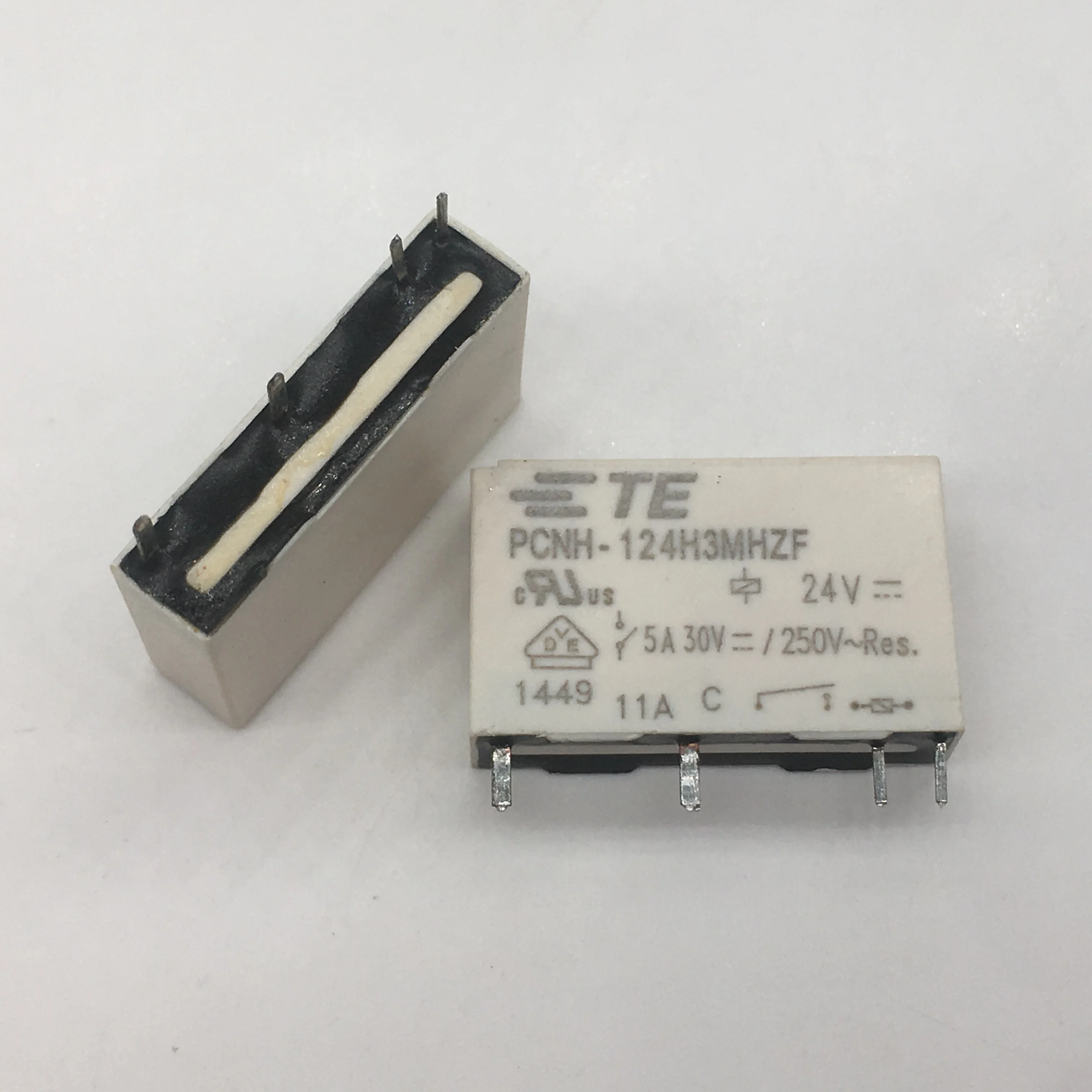 PCNH-124H3MHZF 24VDC Electromagnetic Power Relay 4 Pins