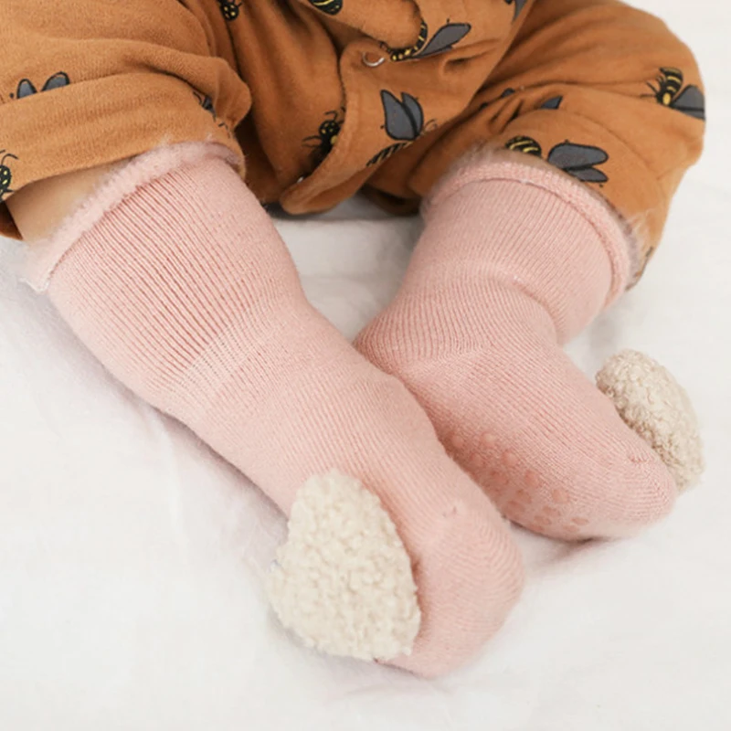 Kaus kaki stereo bayi laki-laki dan perempuan, kaus kaki lantai tebal ditambah beludru musim dingin yang lucu, sikat berbulu musim semi untuk bayi dan anak laki-laki