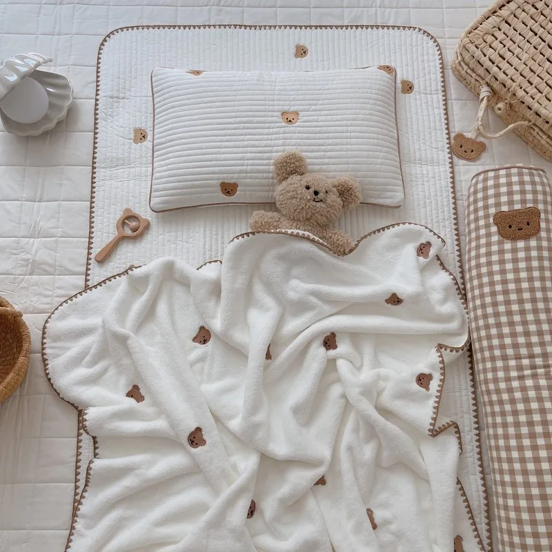 

Korean Fleece Baby Kids Blanket Bear Embroidery Infant Bedding Blankets Baby Moses Basket Bassinet Blanket Cover Stroller Covers