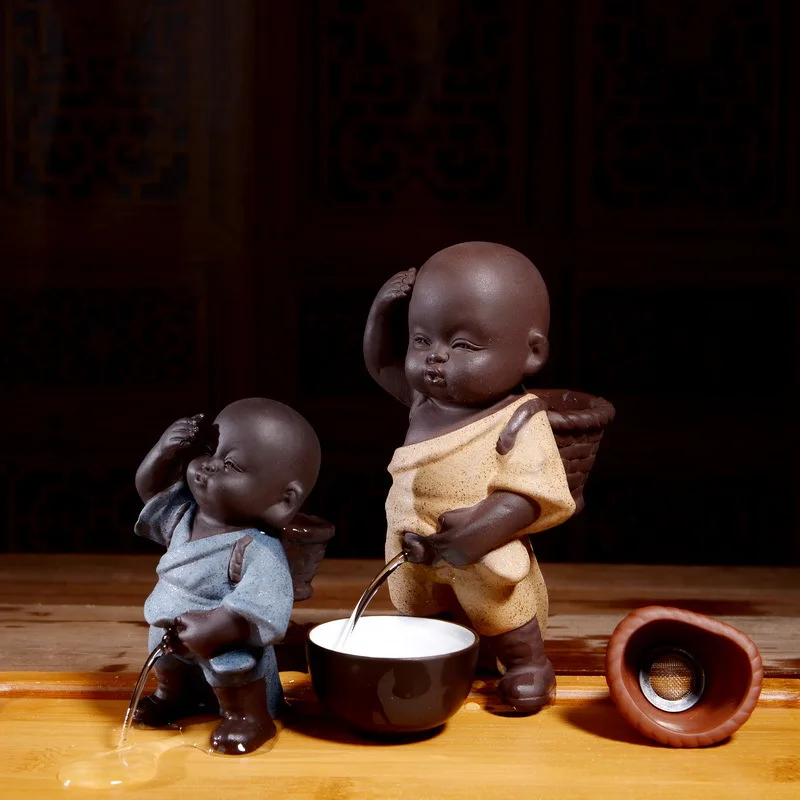 Purple Sand Tea Pet Peeing Little Monk Ornaments Creative Pee Child Doll Spray Water Ceramic Figure Crafts Tea Filter Accessorie