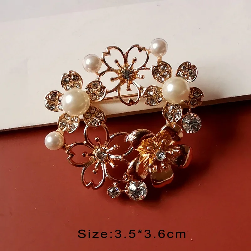 vintage Baroque Flower Brooch Western Retro Palace Pearl Brooches Female Golden Corsage Badge