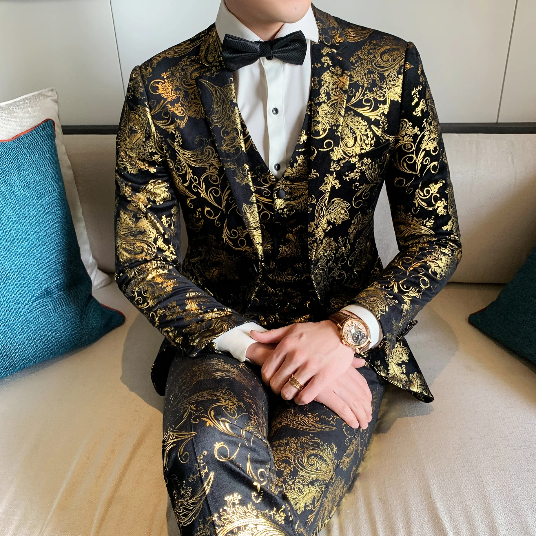 Golden Floral Pattern Slim Fit Mens Suits Blazers+Vest+Pants Fashion 3 Pieces Set Single Two Buttons Dress Suits Stage Costume