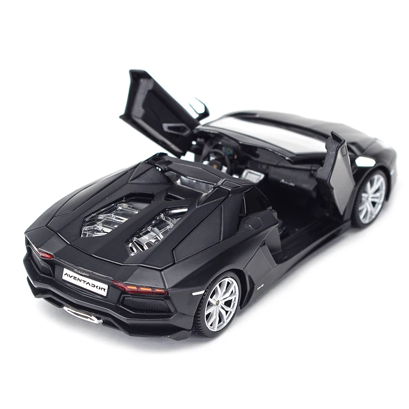 Maisto 1:24 Aventador LP700-4 Roadster Sports Car Static Die Cast Vehicles Collectible Model Car Toys