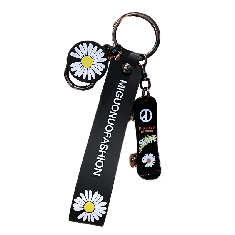 Korean Daisy Keychain Silicone Slipper Skateboard Black Blue Red Pendante Cute Bag Car Key Ring Men Women Couple Jewelry Lanyard