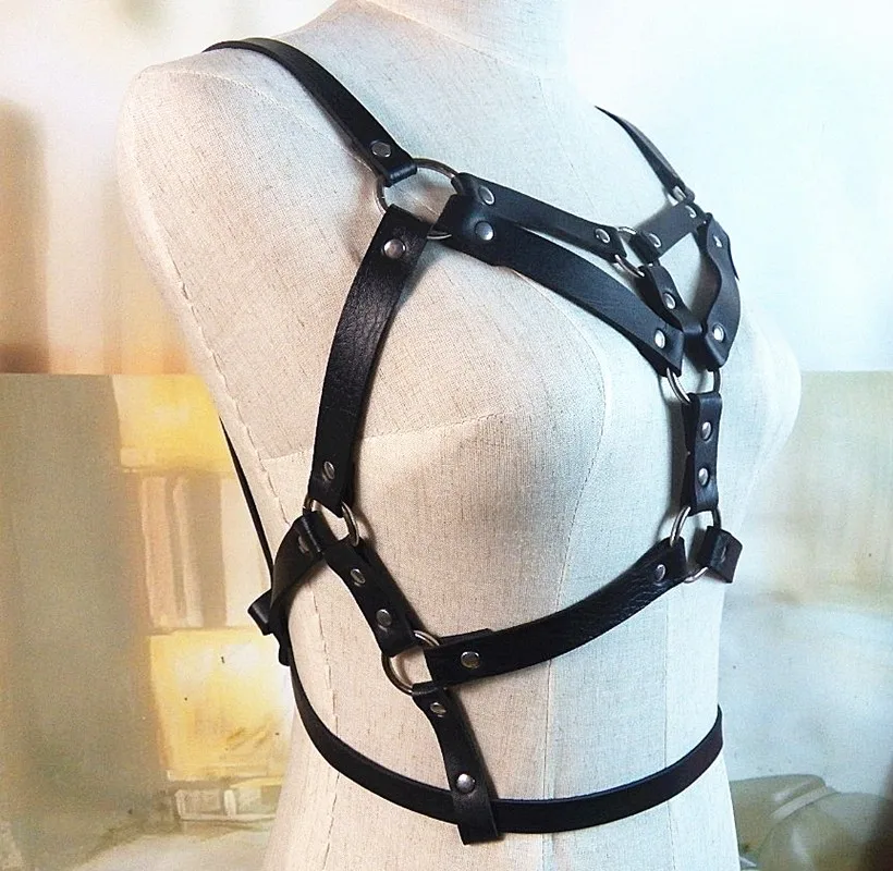 Sujetador sin aros Punk para mujer, Top de arnés de cuero, cinturón de Bondage para el cuerpo, correas de pecho, remache con tachuelas negras, Top