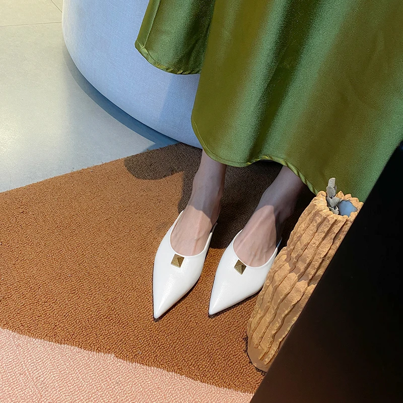 

Closed-Toe Slippers Women's Summer Wear 21 New Fashion Rivet Leather Pointed-Toe Low Heel Lazy Half Slippers