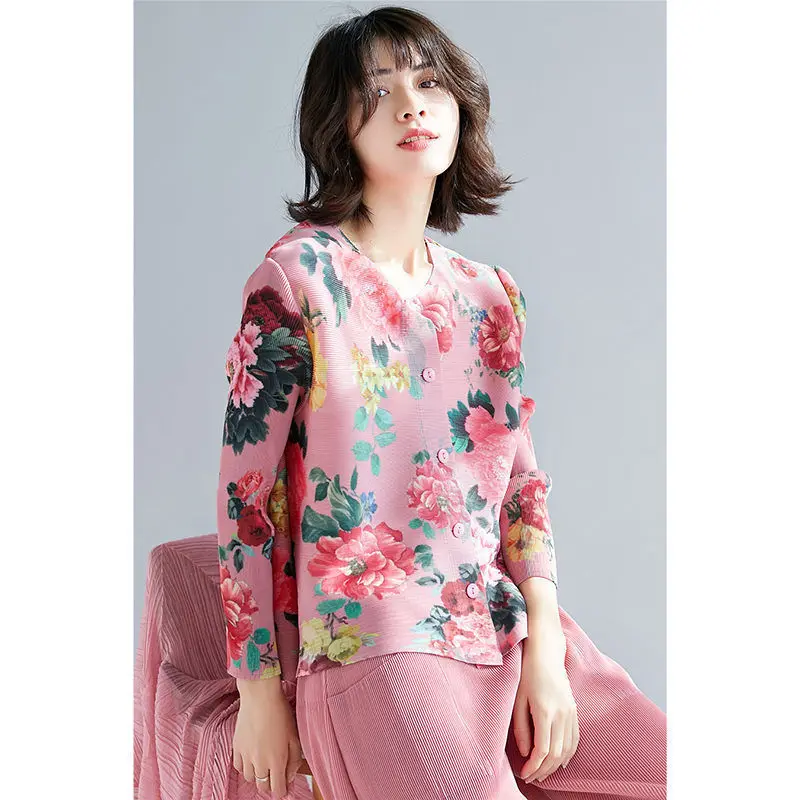 Women Blouse 2023 Spring Retro Chinese Wind Pleating Tops Elegant Flowers Cardigan Loose Thin Hong Kong Light Blouse Clothing