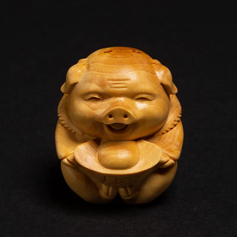 Boxwood-crafted Mini Pig with Prosperity Ingots, Unique Wood Carved Creative Decor Ideal for Vehicles and Emblem of Good Fortune