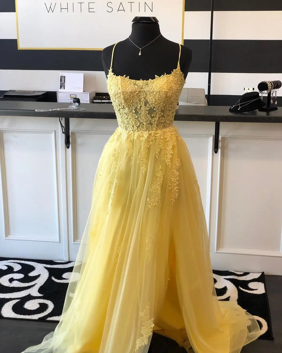 Vestido de fiesta largo con Apliques de encaje para mujer, vestido de noche con tirantes finos, color amarillo