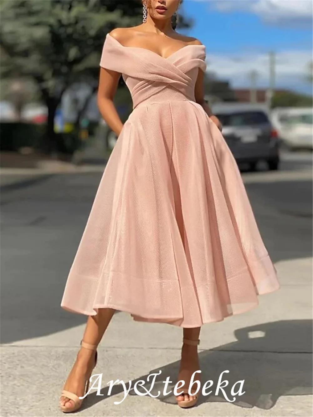 A-lijn Rijk Minimalistische Feestkleding Prom Dress Off Shoulder Mouwloze Thee Lengte Tule Met Pleats 2021