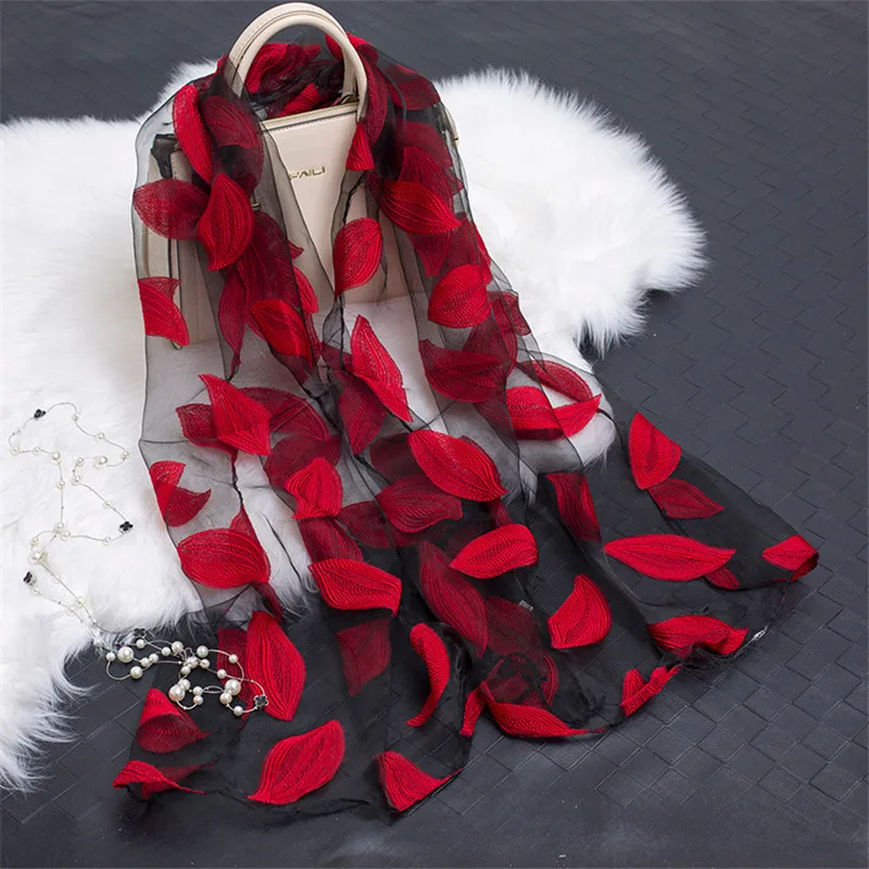 2023 Gorąca wyprzedaż Jedwabny szalik damski Summer Breeze Lekki szalik i szale Bandana Plaża Organza Gauze Lace Hollow Scarf