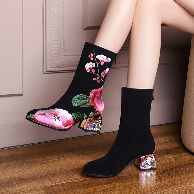 Ethnic style floral embroidered short boots Women\'s Ankle Booties Genuine Leather Zipper boot Rhinestone High Heels Shoes FT1309