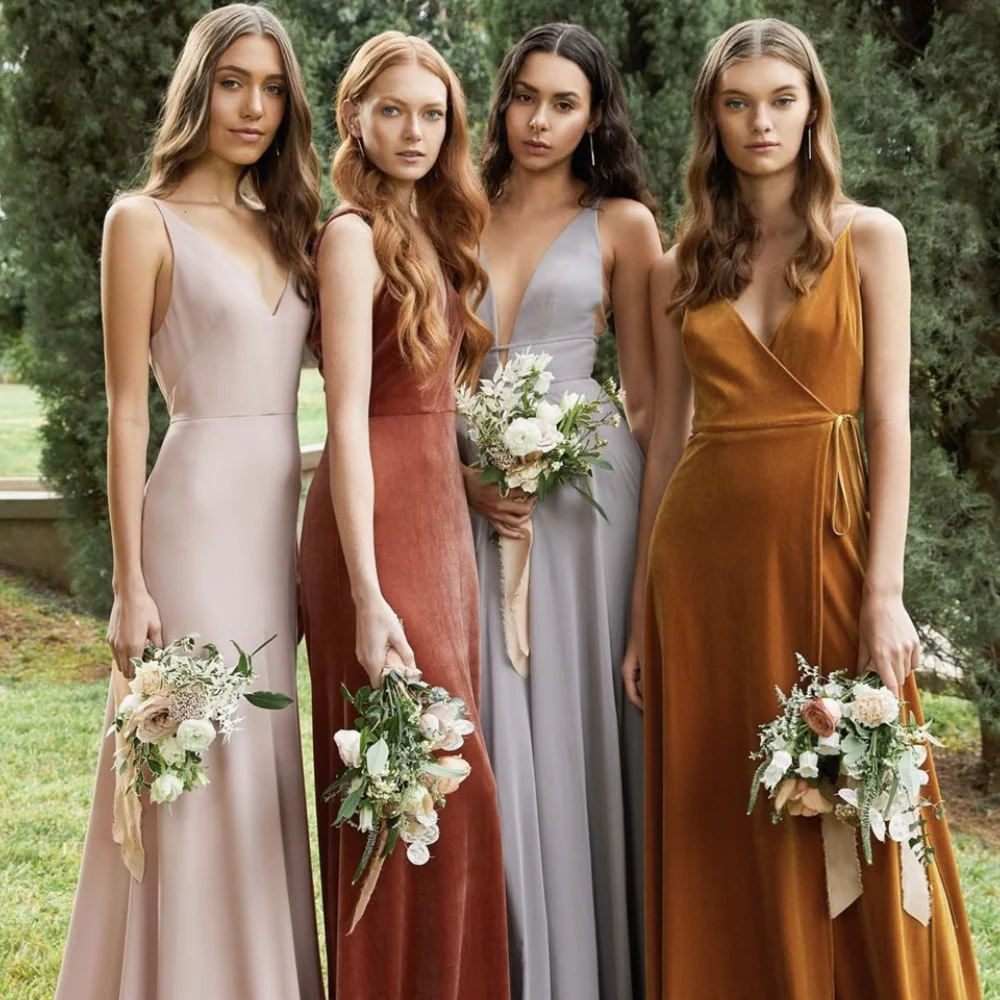 Gaun Bridesmaid Elegan A-Line Deep V-Leher Spaghetti Straps Pleat Tanpa Lengan Panjang Lantai Menawan Gaun Kustom Baru Dibuat