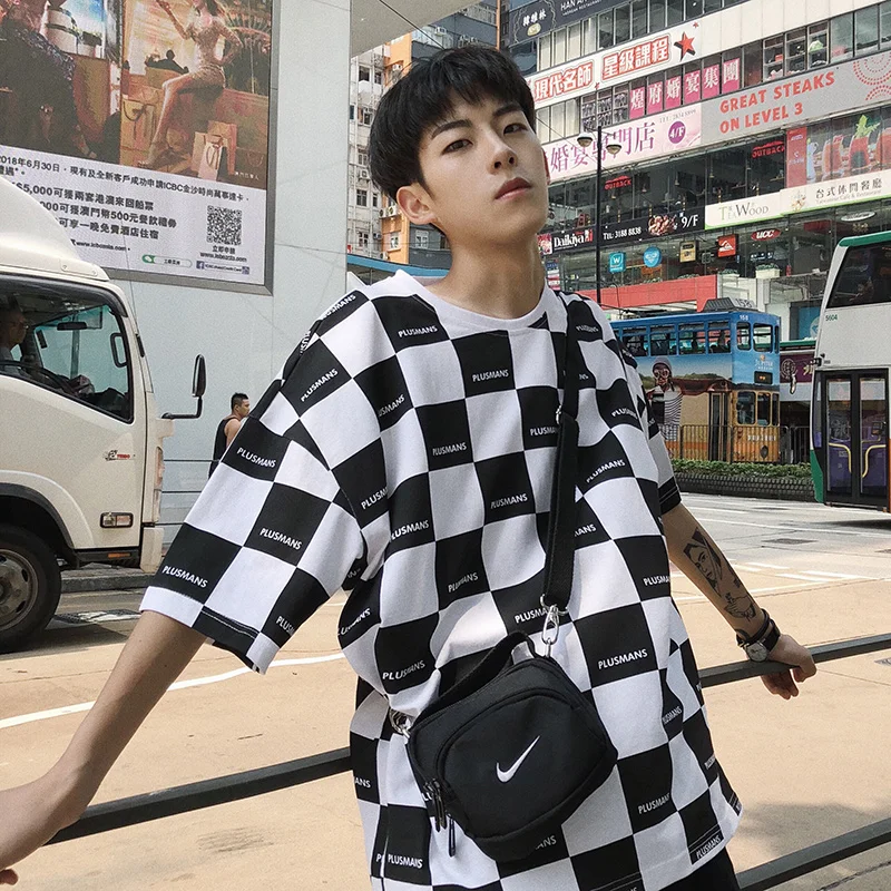 

2024 New Ulzzang Harajuku Korean T-shirt Fashion Black White Checkerboard Plaid Short-sleeved O Neck Loose Casual Men's T-shirt