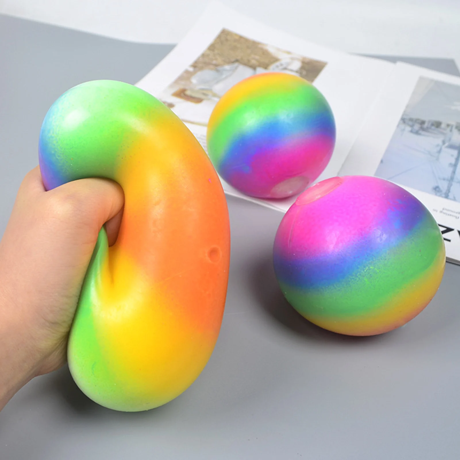Colorido arco-íris colorido stress bolas rebote pitada squish squeeze bolas brinquedos crianças adultos descompressão brinquedo 2 tamanho