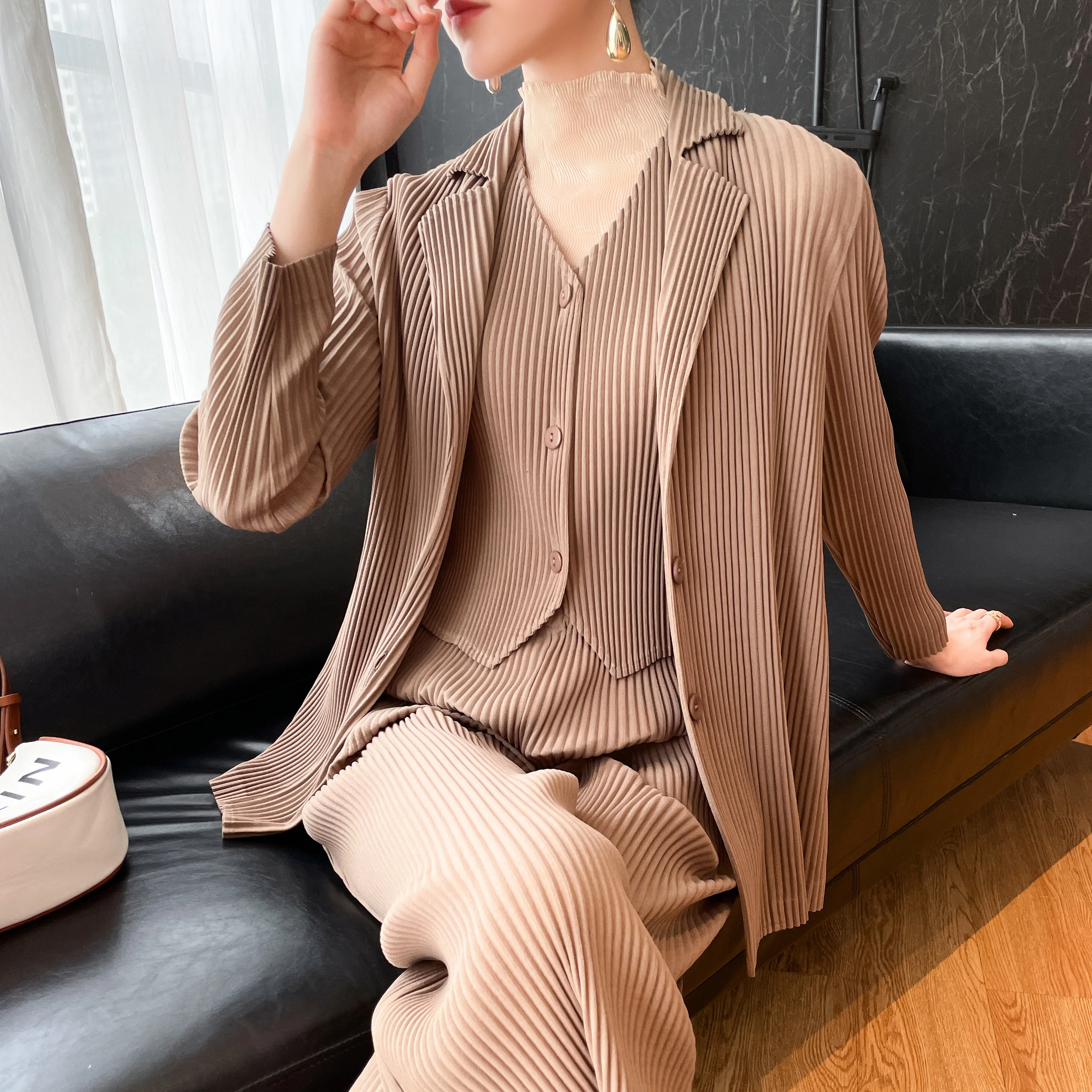 Autumn winter spring new 2022 Miyake pleated single-breasted Korean style suit collar temperament commuter three-piece set