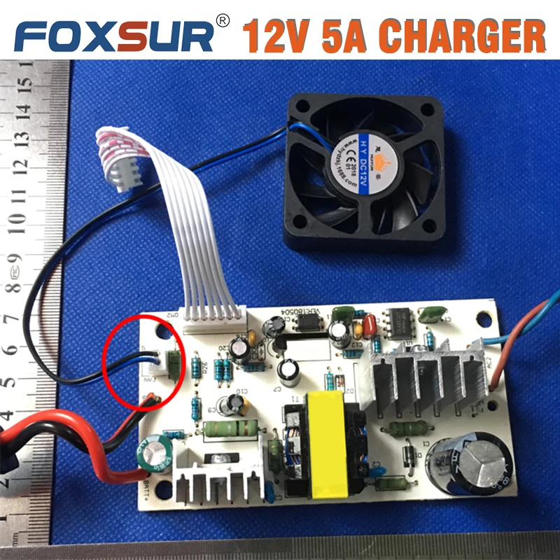 Ładowarka samochodowa FOXSUR 12Volt 5A do akumulatorów kwasowo-ołowiowych (AGM GEL Wet) pojazdu (motoryzacja motocykla) z szybkim ładowaniem