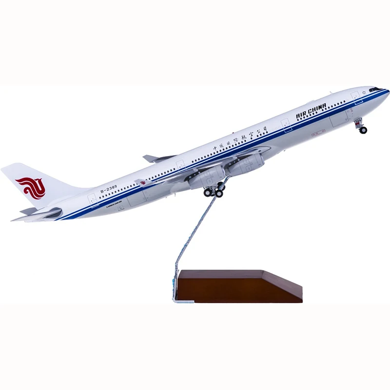 

1:200 KLM Royal Dutch Airlines 787-9 ABS Airplane Plane With Base Aircraft Plane For Collectible Toy Souvenir Display