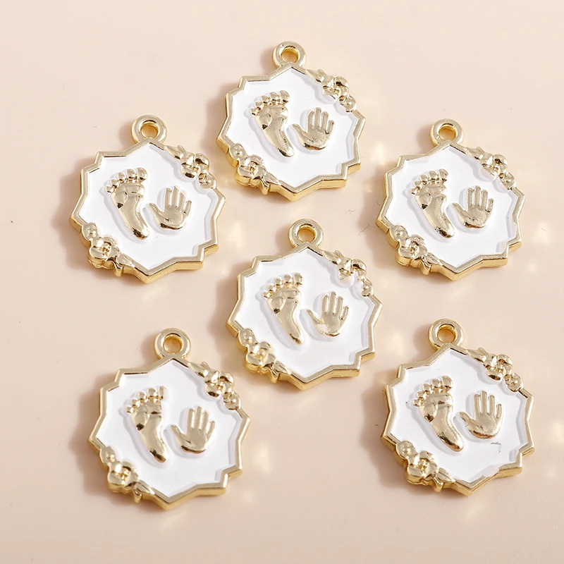 Leslie 5 Stück Kawaii Schwarz Weiß Mädchen Jungen Handabdruck Fußabdrücke Anhänger Niedliche Fußabdrücke Charms für DIY Armbänder Halsketten – Detail 4