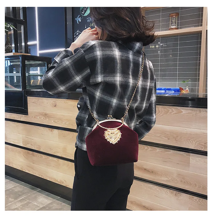 Female Velvet Pearl Handbag Vintage Velour Heart Design Evening Bag Wedding Party Bride Clutch Velour Bag Purse