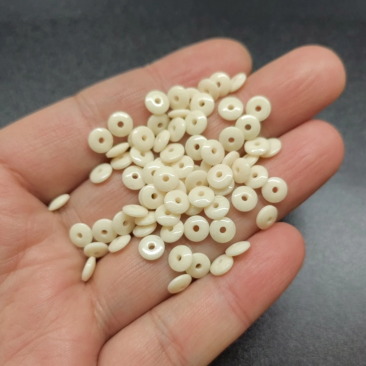 100 Stuks Beige Platte Ronde Hars Hars Imitatie Ivoor 6Mm 8Mm 10Mm 12Mm Losse Spacer Kralen groothandel Veel Voor Sieraden Maken