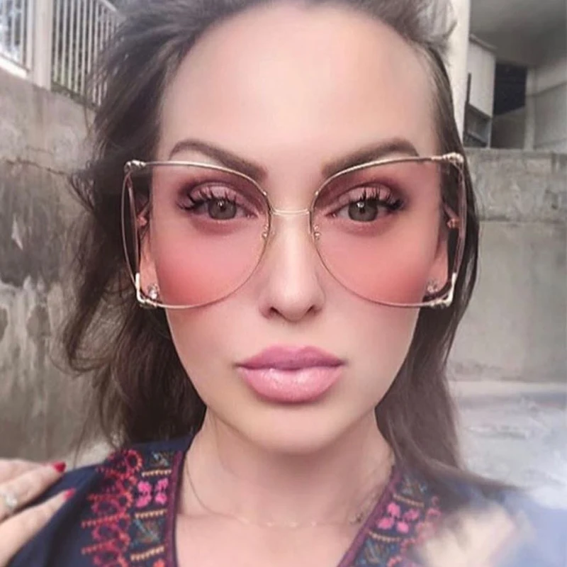 New Fashion Luxury Pearl Pink Sunglasses Women Vintage Metal Hollow Sun Glasses Female Outdoor Shades Oculos De Sol