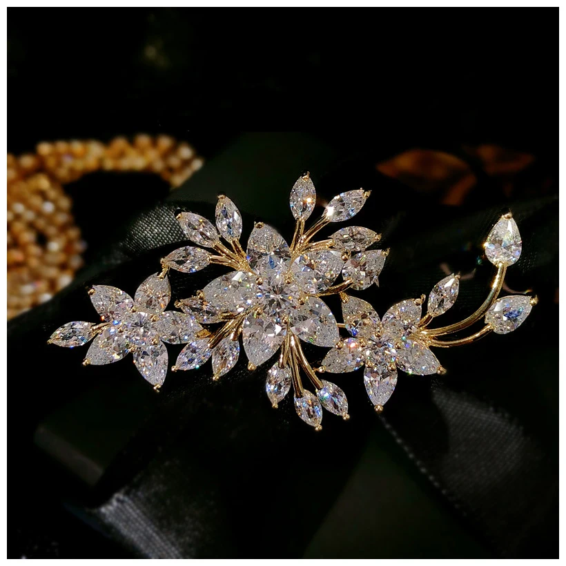 Brooches For Women Floral Design Exquisite Romantic Wedding Bride Costume Jewelry Crystal Brooch Pin Fine Valentine\'s Day gift