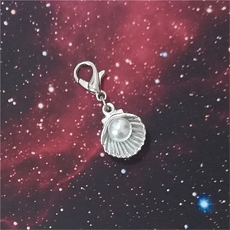 1pcs Pearl and Shell Clip on Charm, Zipper Pull, Pearl Keychain, Charm for Bracelet, Bracelet Charm, Planner Charm, Vape Charm