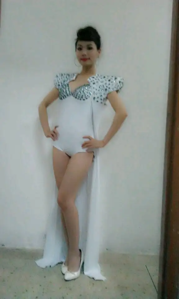 Strass Mantello lungo Scialle Nero Bianco Body Donna Costume da ballo Bar sexy Discoteca DJ Cantante Leading Dance Team Stage Wear