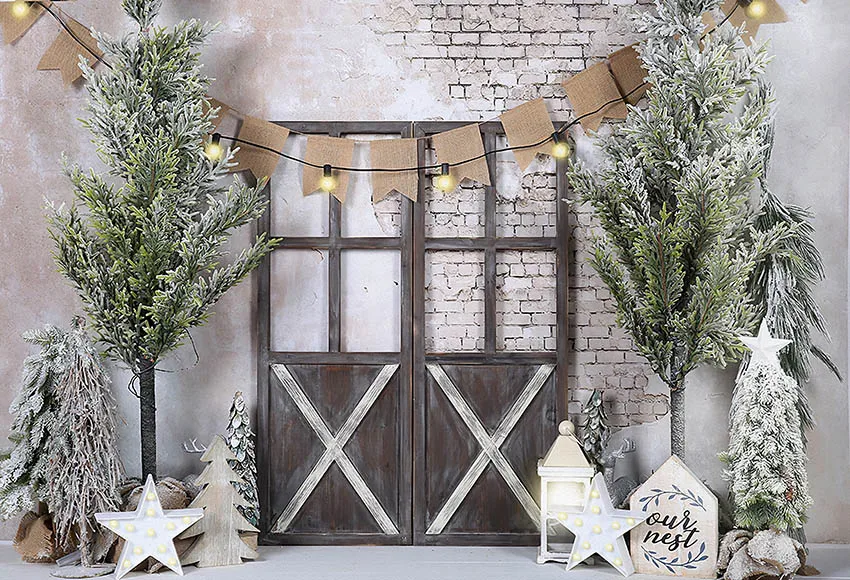 خلفية Avezano للتصوير الفوتوغرافي لشجرة الكريسماس جدار مكسور من الطوب وباب خشبي لحديثي الولادة وكعكة أعياد الميلاد خلفية تحطيم للتصوير الفوتوغرافي