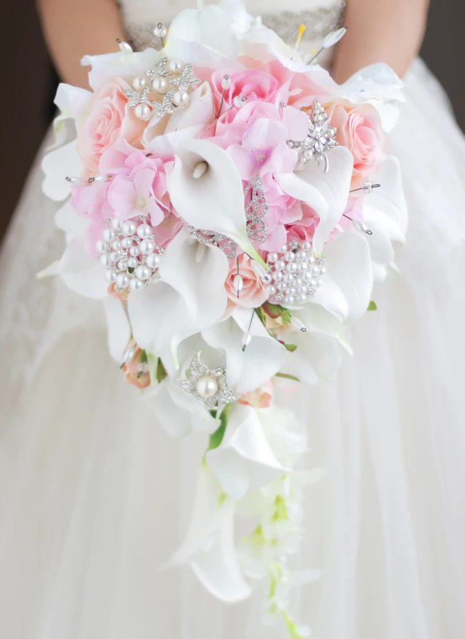 2018 cachoeira flores de casamento vermelho bouquets de noiva pérolas artificiais buquês de casamento de cristal rosa