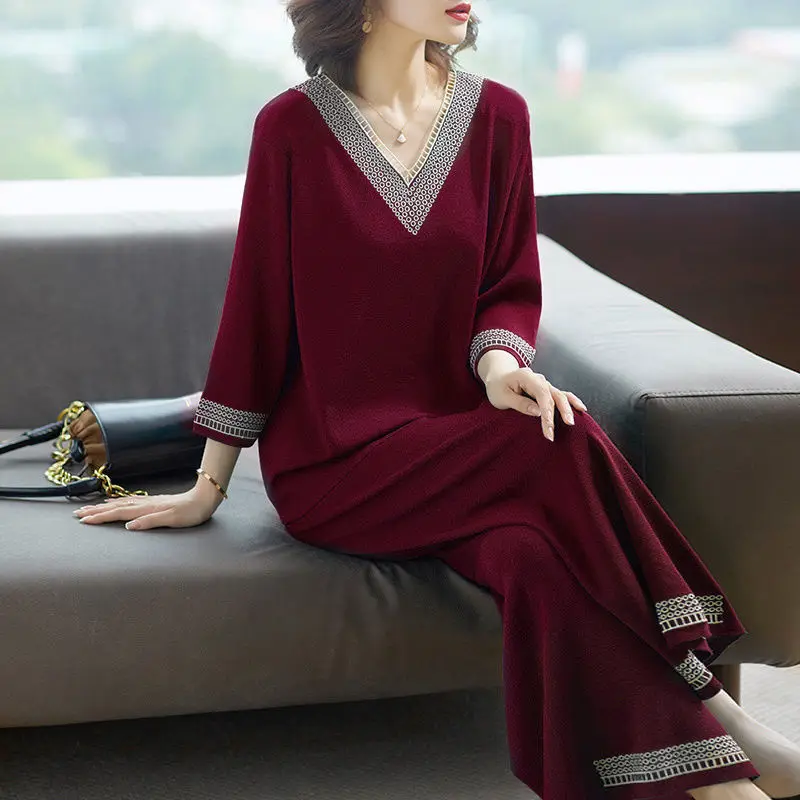 Women Spring Autumn Elegant Pant Suit Set Female V-neck Tops + Trousers Two Piece Set Middle-aged Lady Embroidery Suits 4XL H201