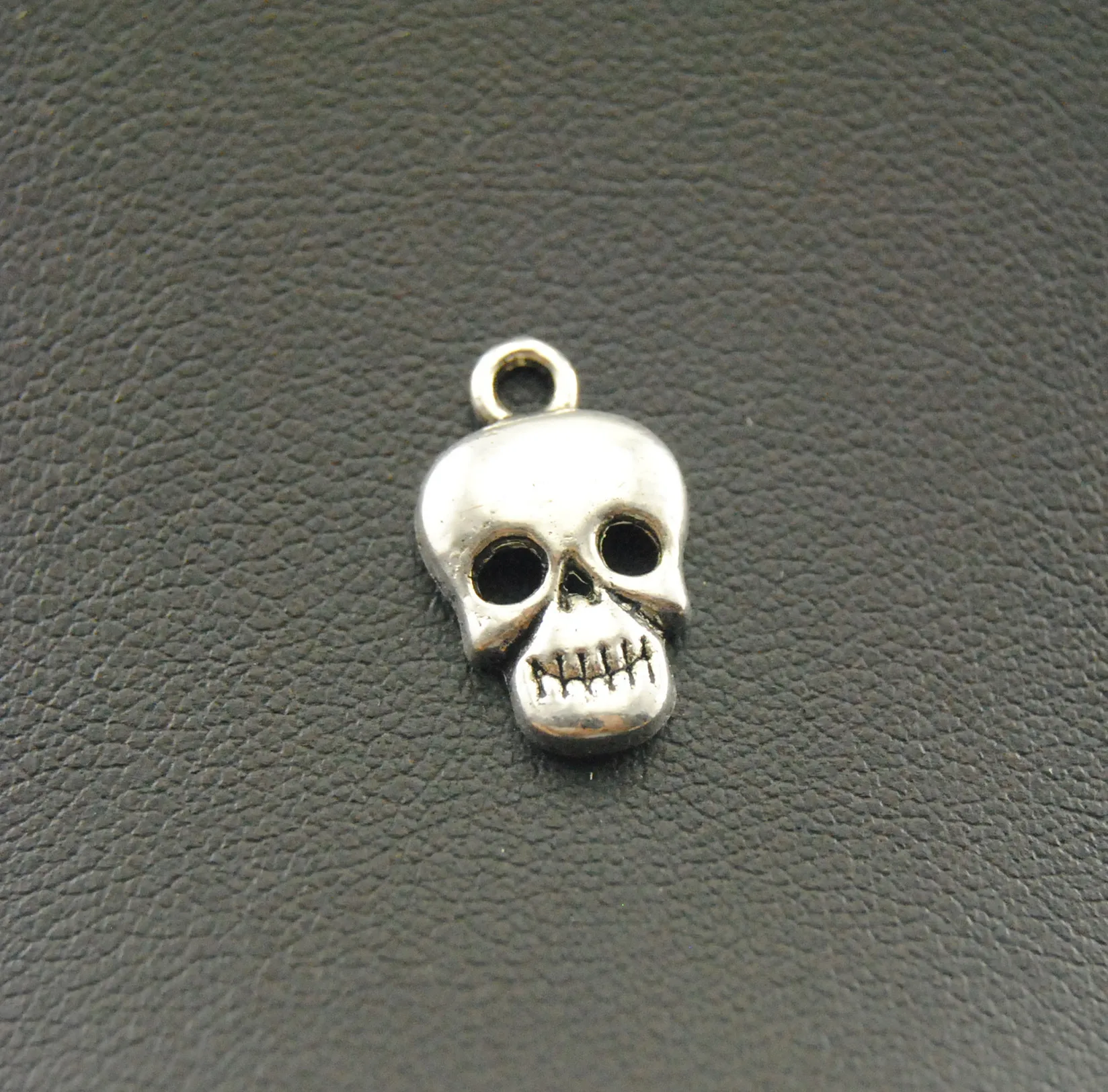 50 pcs Tibetan Silver Color Skull Charms Carved Skull Pendant Necklaces & Pendants 10x16mm A812