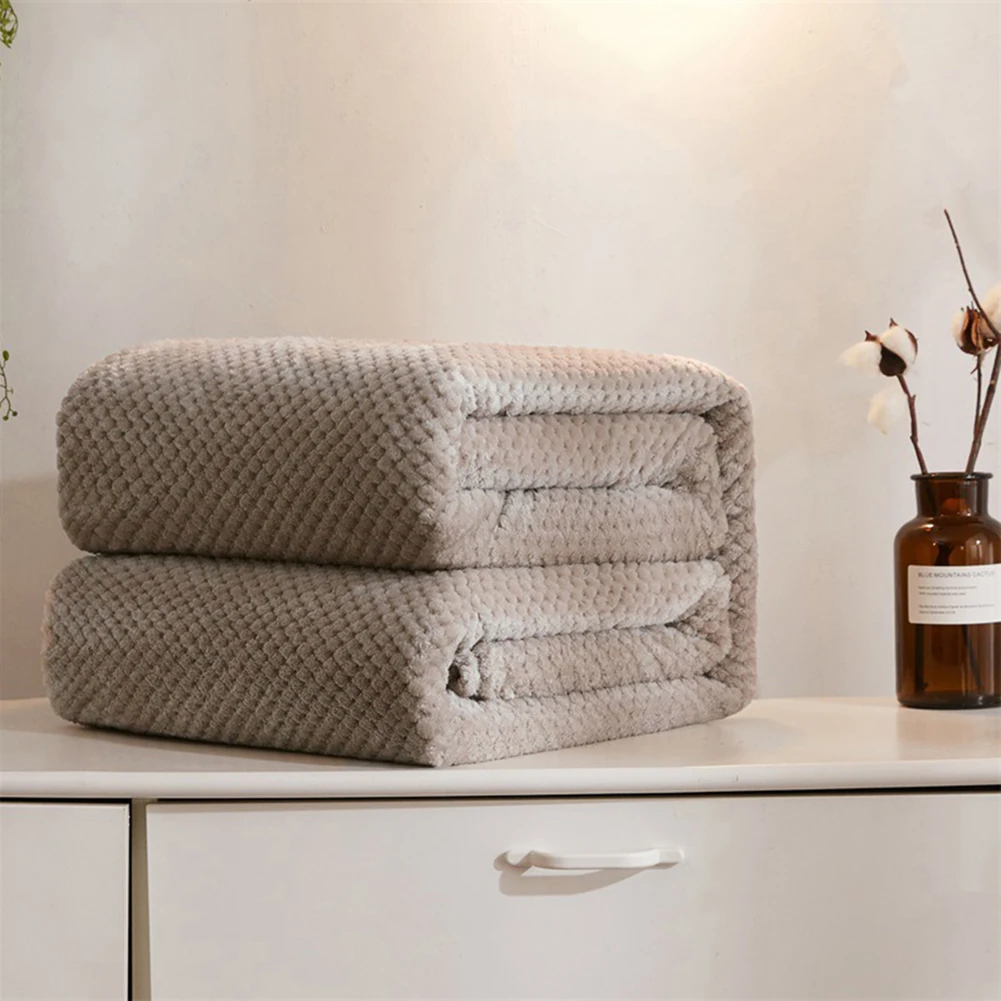 Super Soft Blanket Flannel Aircraft Sofa Use Office Children Blanket Towel Travel Fleece Mesh Portable Car Travel Cover Blanket