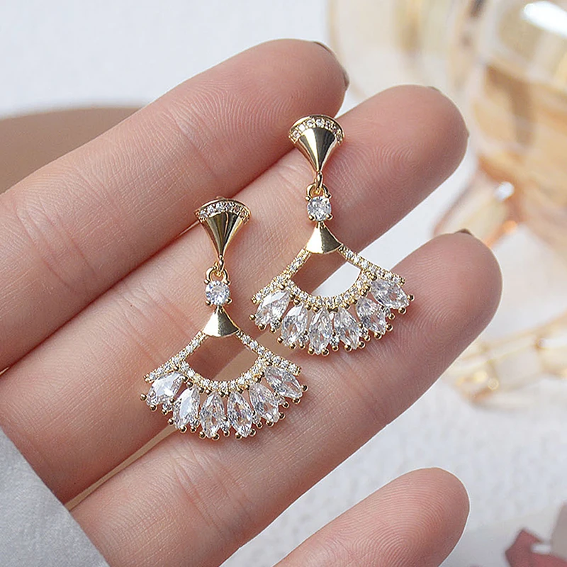 Charm Gorgeous Super Shine Transparent Sector CZ Earrings for Women Bling AAA Zircon Temperament Stud Earring Wedding Jewelry