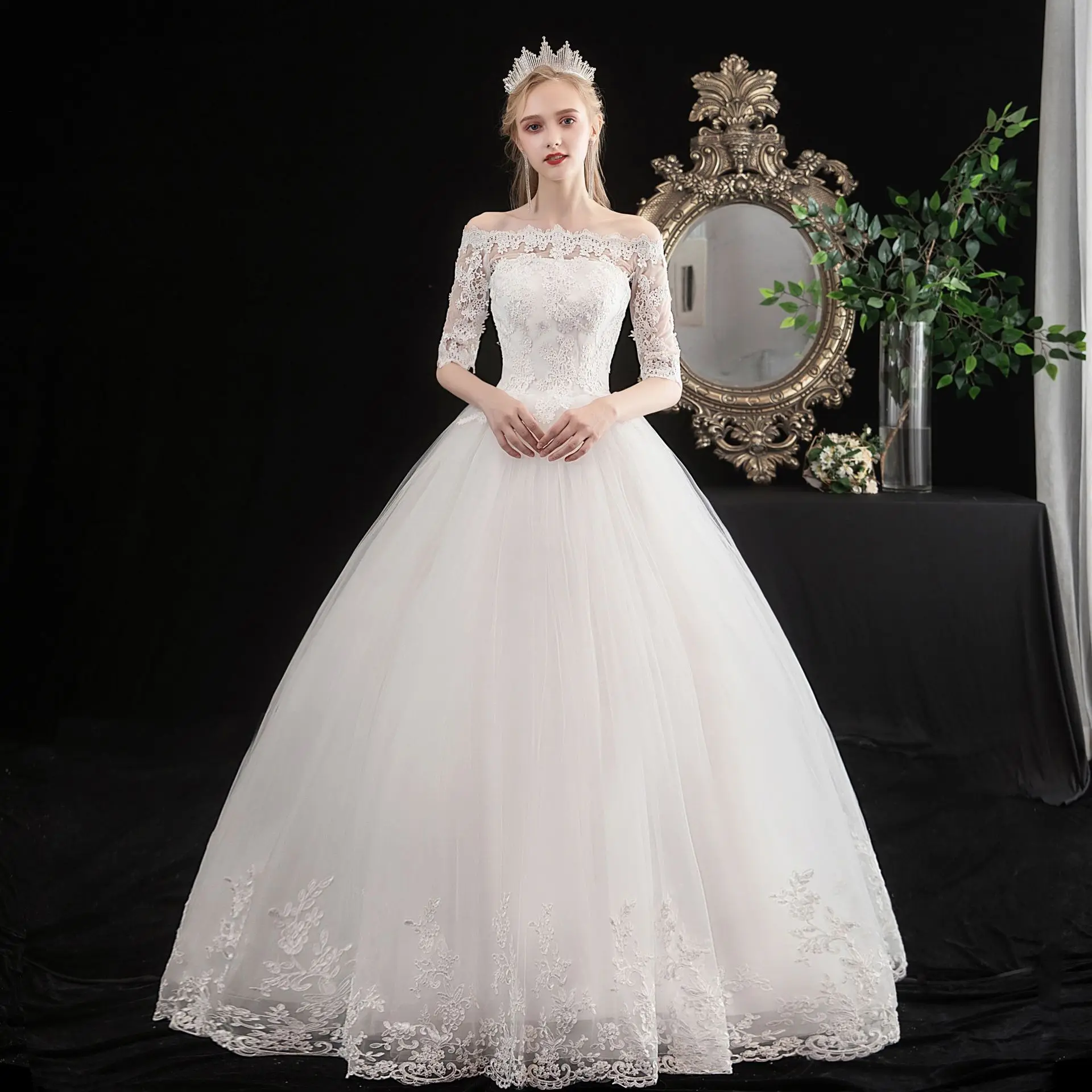 Customized Half-sleeve Red Wedding Dress Lace Up Bride Plus Size Wedding Dresses Ball Gowns Princess Dresses Vestido De Novia