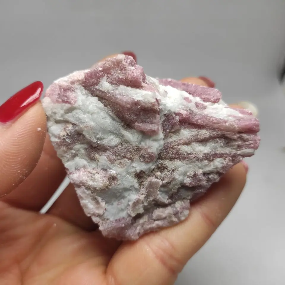 Natural red tourmaline rought stone rubellite stones crystal specimens