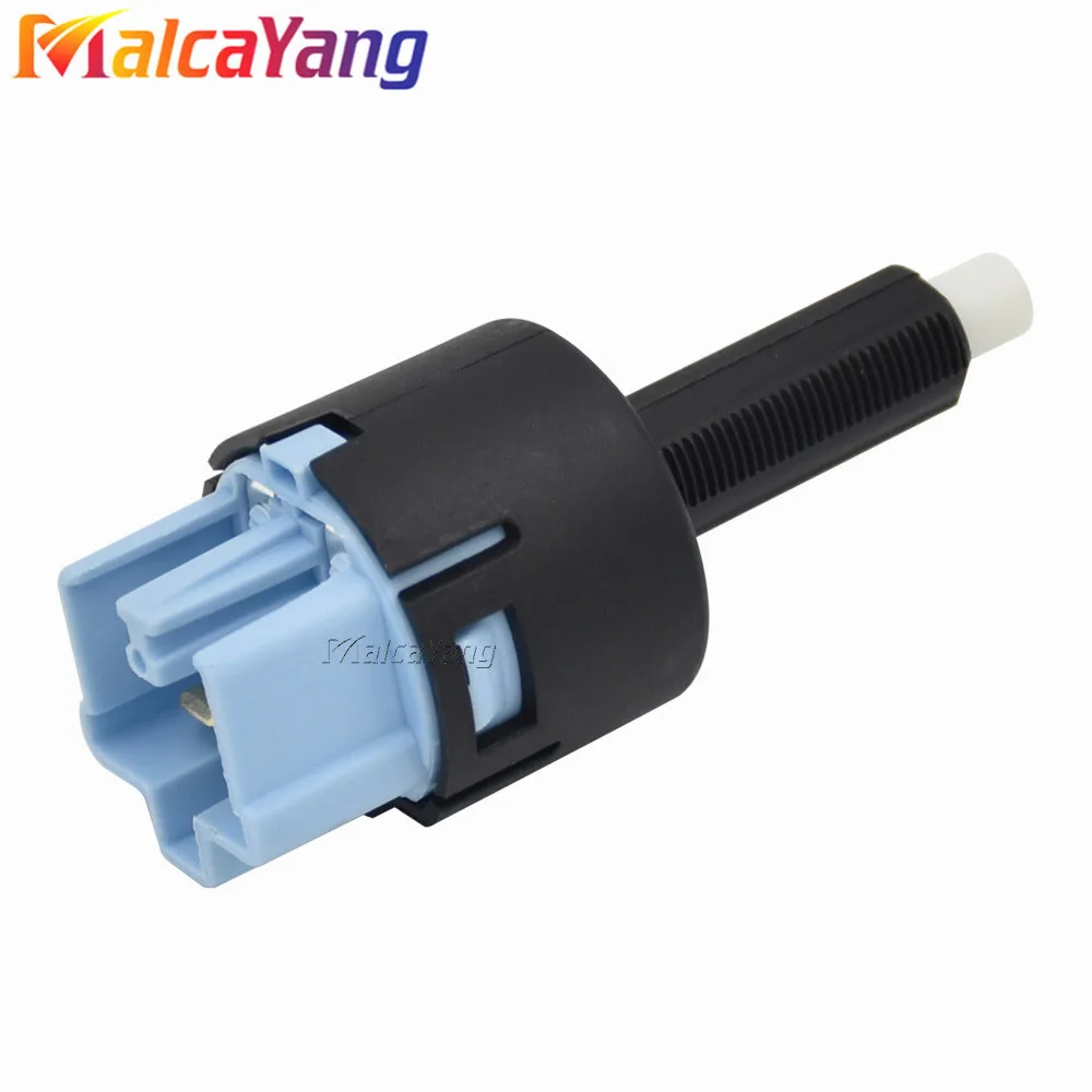 Suitable for Mitsubishi Wing God Outlander Hyun Pajero V73V93 brake light switch fixed speed cruise 8614A183