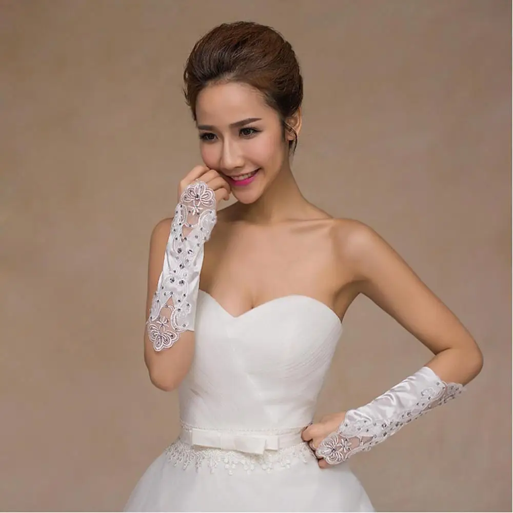 2019 Perfect Summer White Wedding Gloves Bow Lace For Bridal Evening Prom Wedding Accessories