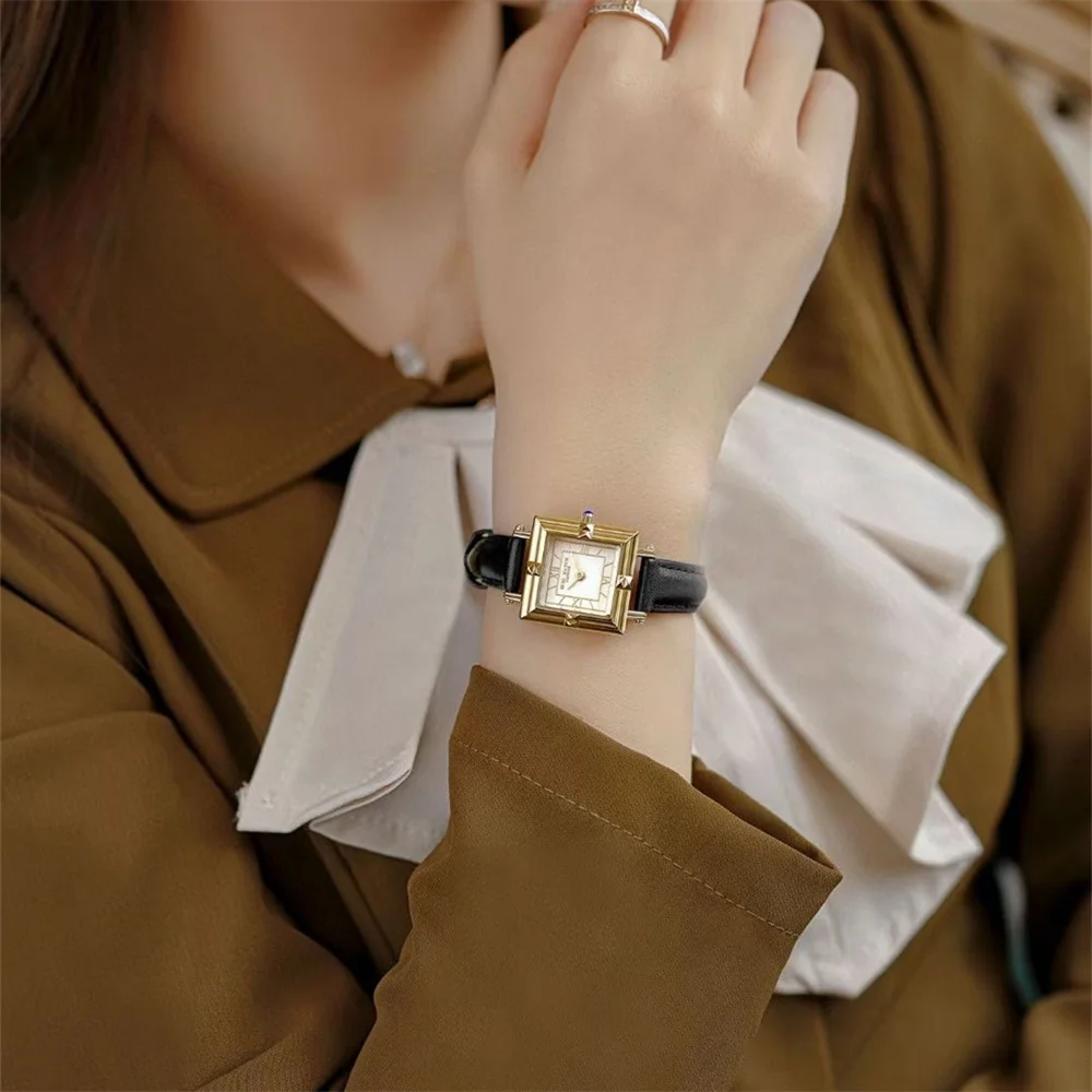 Antique Square Watches for Women Old Fashion Back Leather Strap Wrist watch Roman Vintage Modern Girls Watches Quartz Clock 3bar