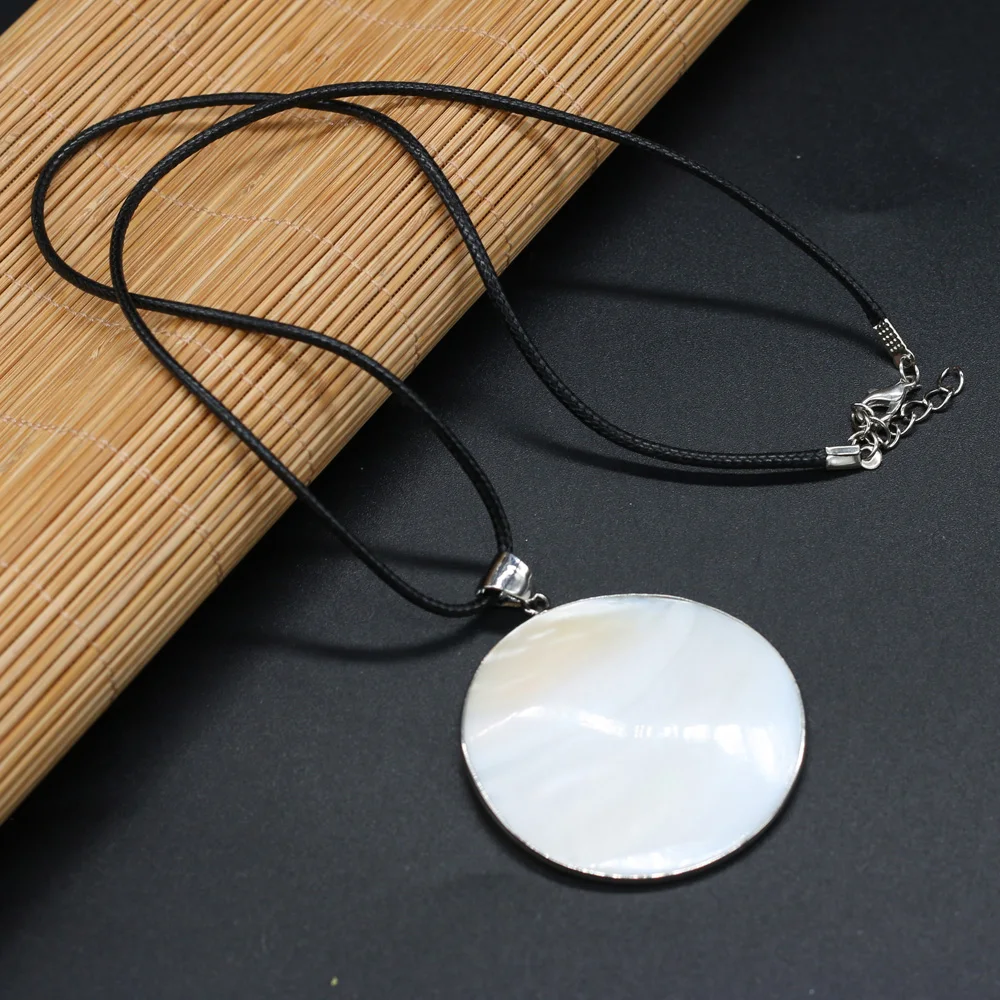 Natural Shell Necklace With Round White Pendant Leather Cord 2MM Charms For Elegant Women Love Romantic Gift