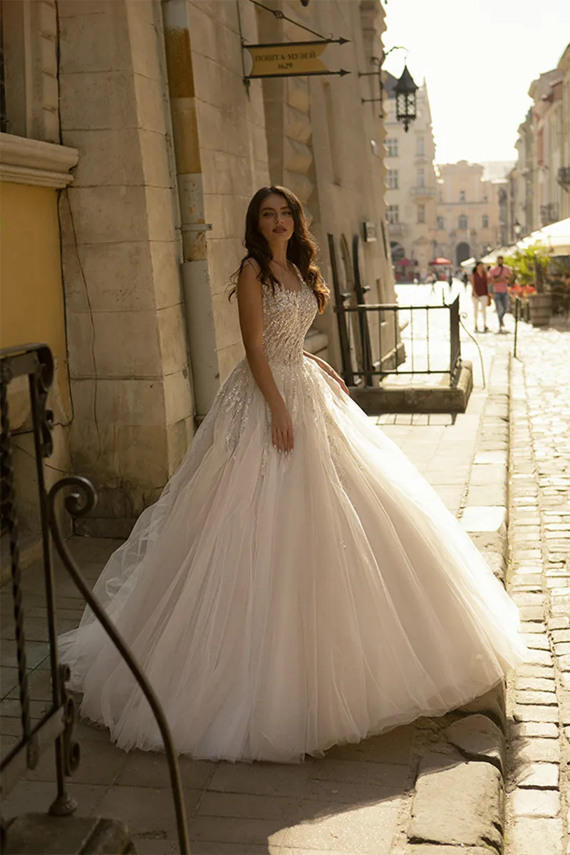 2021 nuovi abiti da sposa manica con cappuccio Applique perline abiti da sposa in pizzo Custom Made Button Back Sweep Train a-line abito da sposa