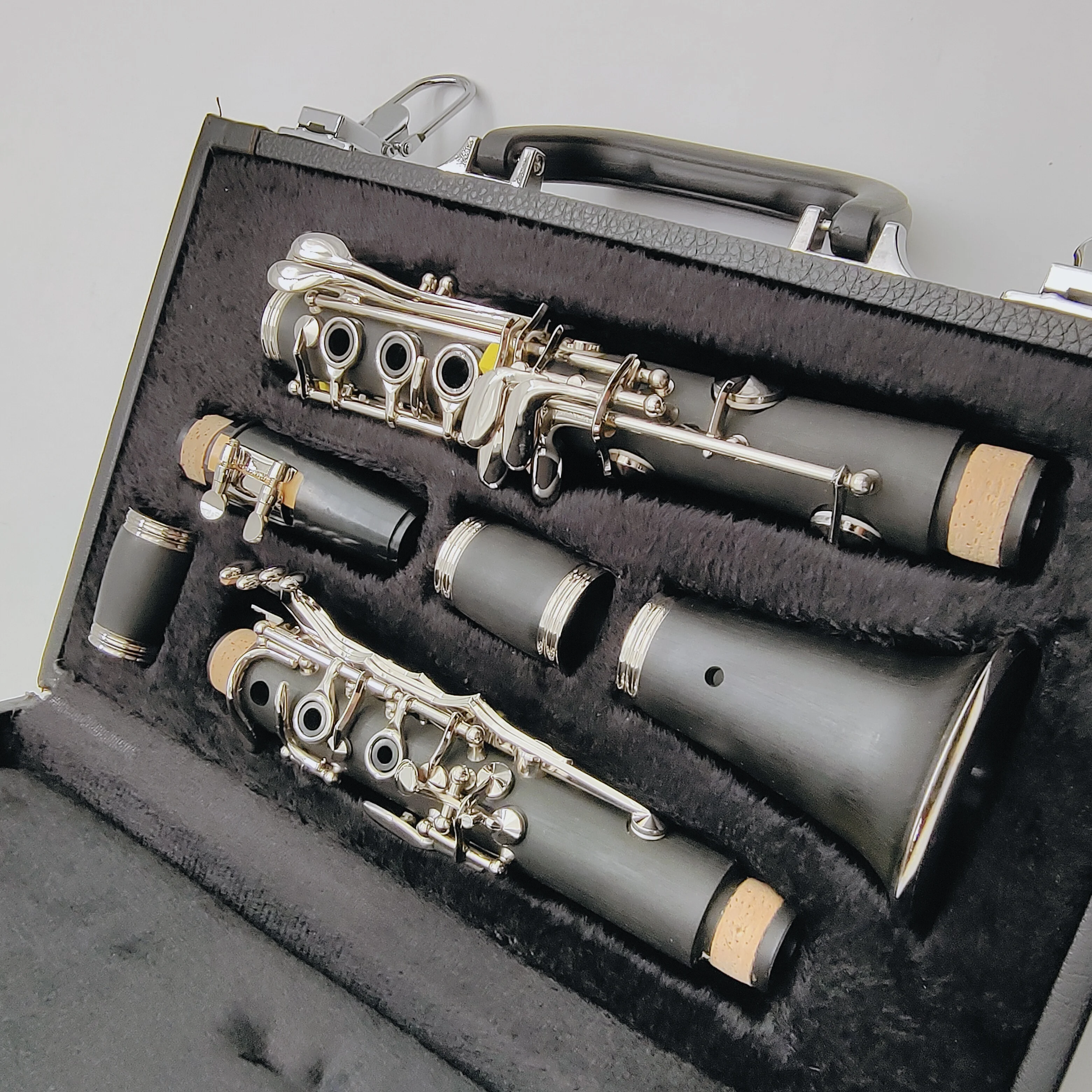 Professional Clarinet  C Tune Ebony Wood  or Bakelite Sliver Plated Keys With Mouthpiece Free Shipping