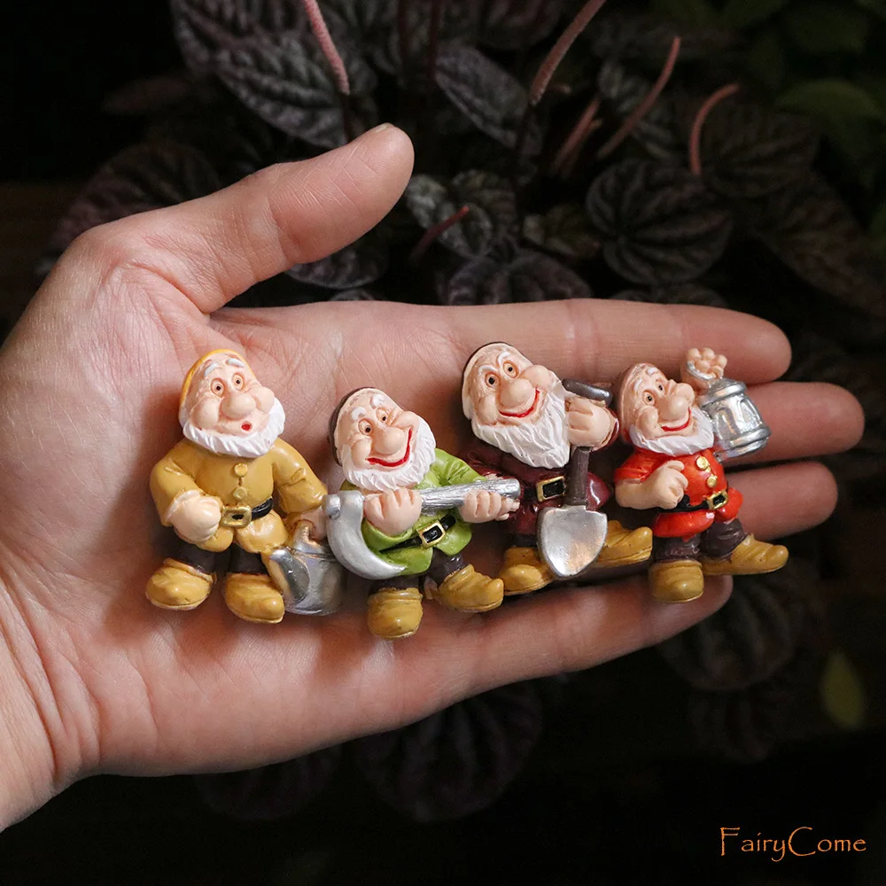 Gnomy 庭の小人像セット Amazon.com: Mood Lab Garden Gnome Figurines Set (4 pcs) - 3.5