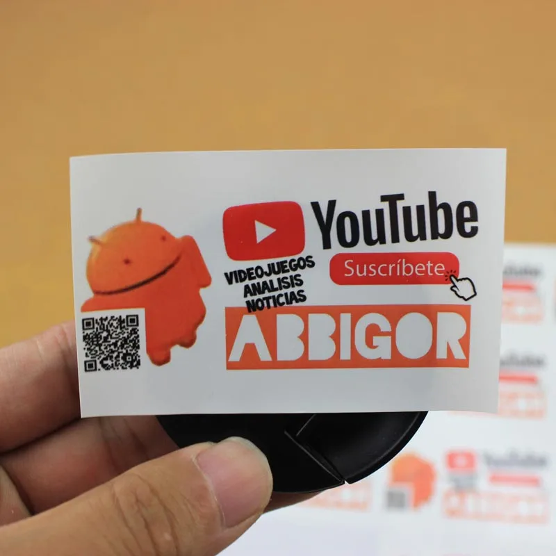 100% Fabriek Label Fabrikant Rfid Label Zelfklevende Sticker Waterdicht Barcode Label Voor Kleding