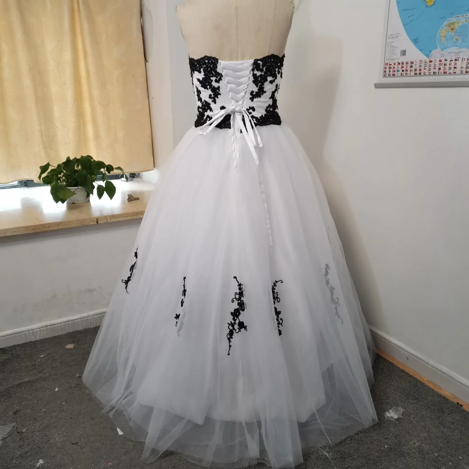 Customized Cheap Ball Gown Wedding Dresses Black And White Embroidery Tulle Corset Women Princess Bridal Gowns Sweet 16 Dresses image 5