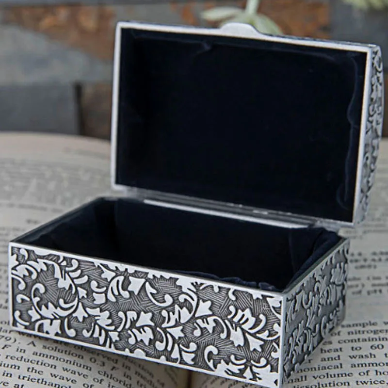 Vintage Metal Jewelry Box Small Trinket Storage Organizer Box Chest Ring Case for Girls Women