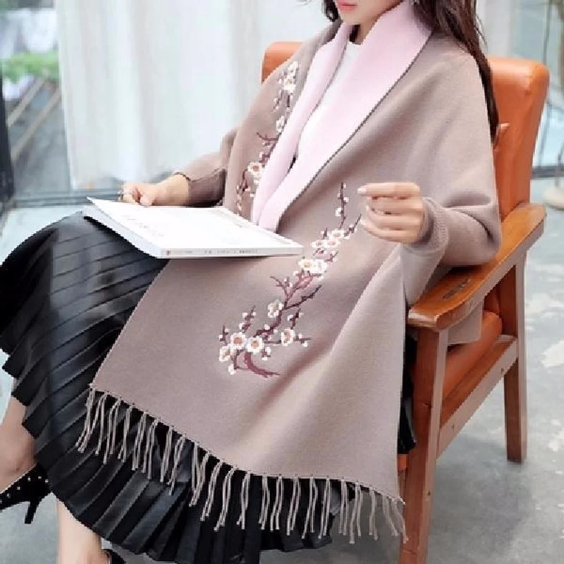 Women sweater long Sleeve bats printing scarf autumn and winter thick v-neck women\'s sheep embroidery cheongsam coat tops