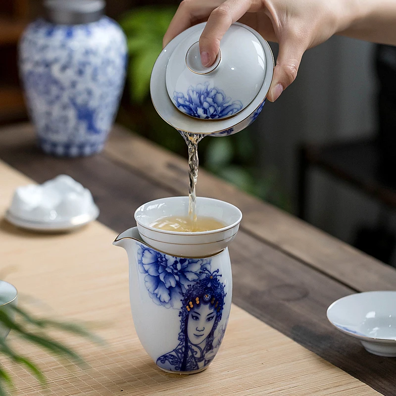 TTea sea justice cup Ceramics Jingdezhen blue and white porcelain tea dispenser national quintessence tea preparation ceremony