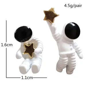 Brincos Astronautas Brancos para Mulheres, Pentagrama Assimétrico, Cosmonauta, Brinco Pequeno, Criativo, Personalidade, Jóias de Festa para Meninas 10 principais vendas brincos astronauta - №10